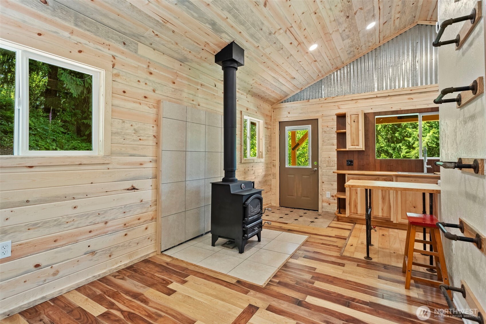 19005 Ne Buncombe Hollow Road Property Photo 17