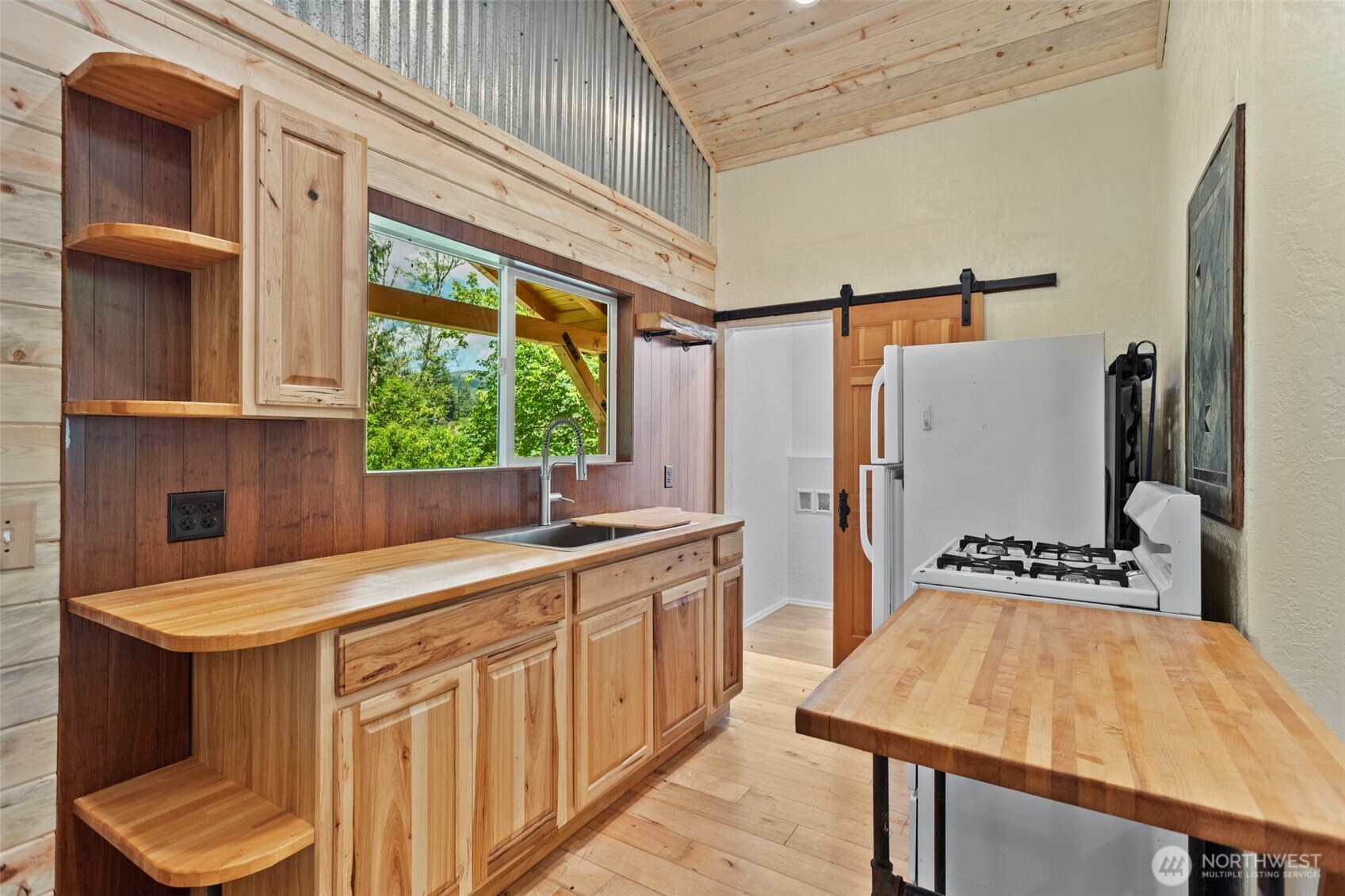 19005 Ne Buncombe Hollow Road Property Photo 18