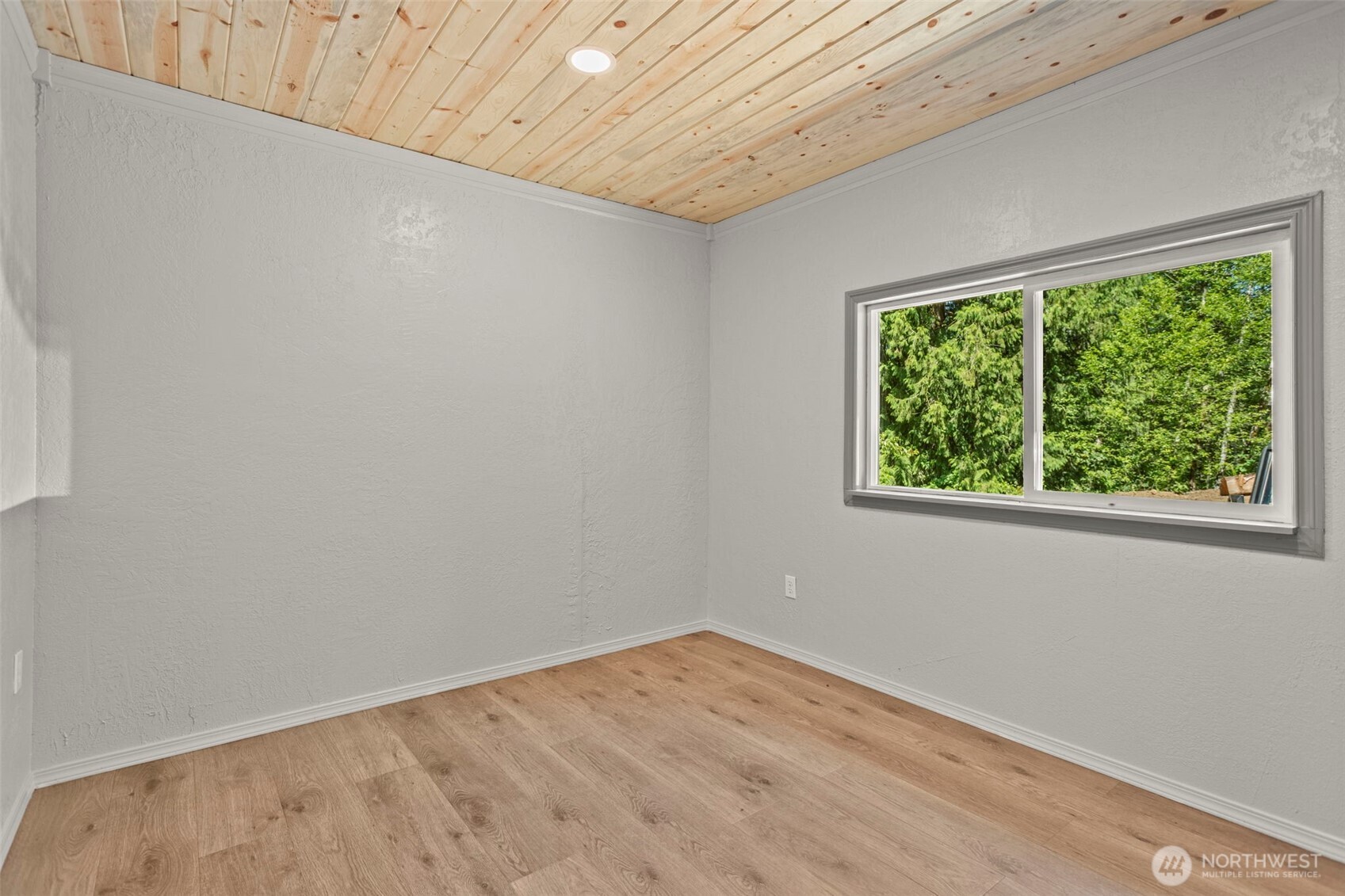 19005 Ne Buncombe Hollow Road Property Photo 23