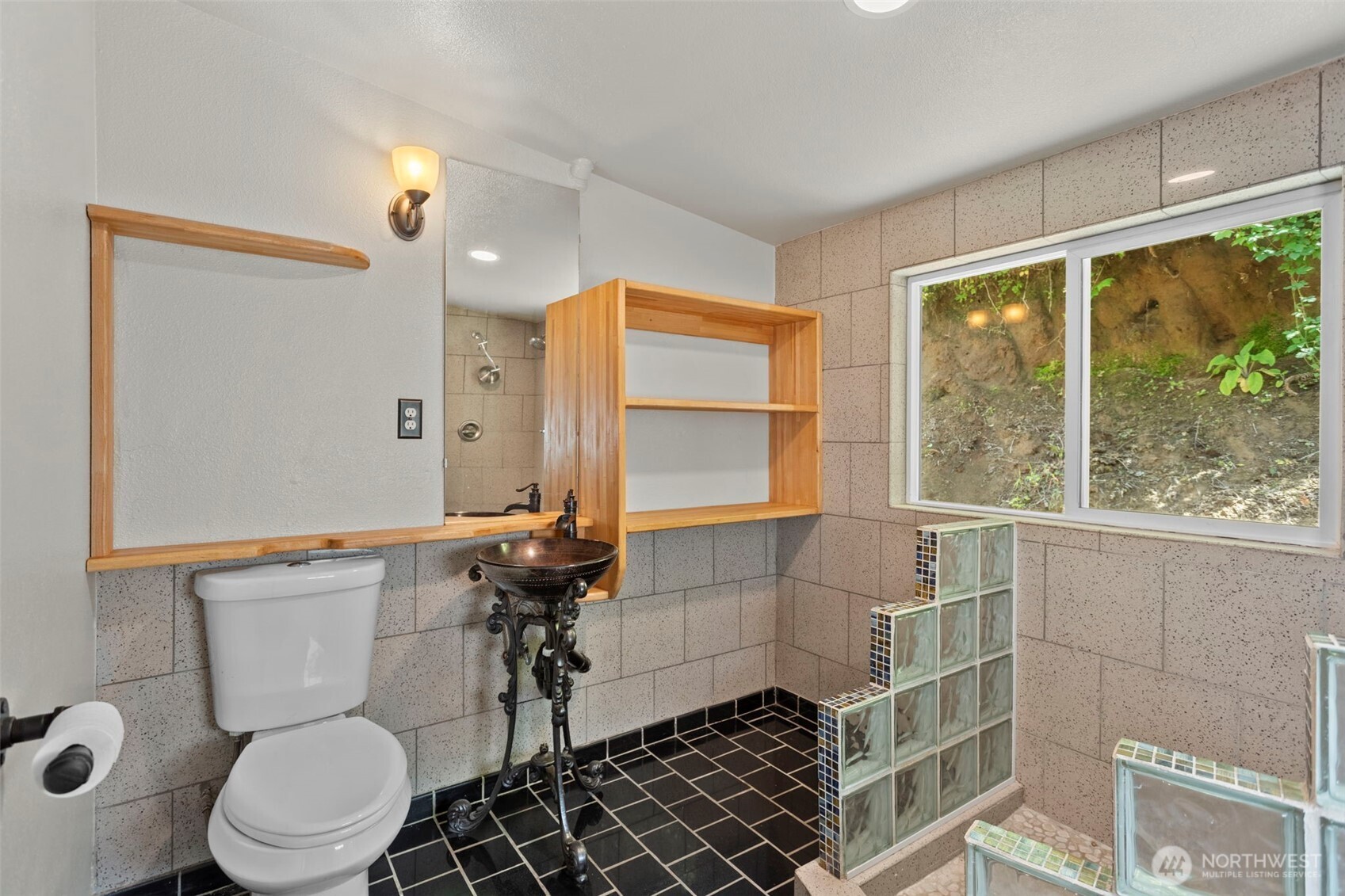 19005 Ne Buncombe Hollow Road Property Photo 25