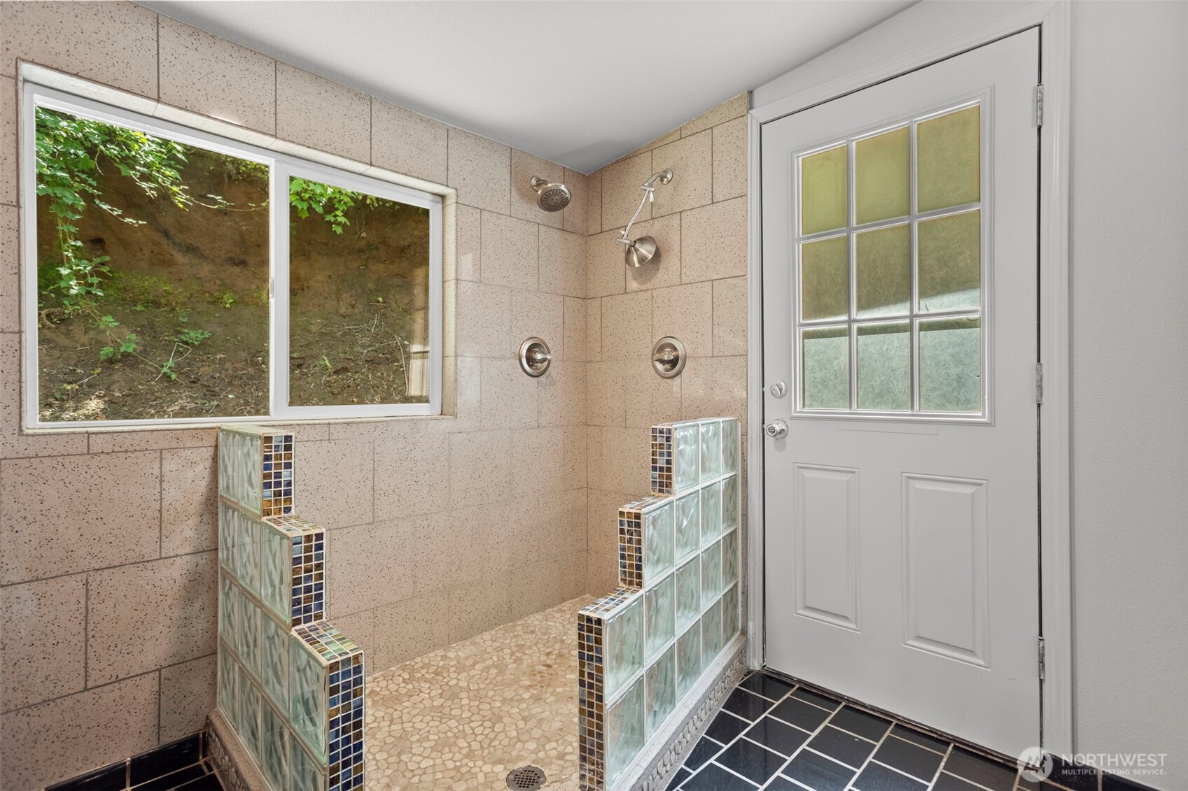 19005 Ne Buncombe Hollow Road Property Photo 26