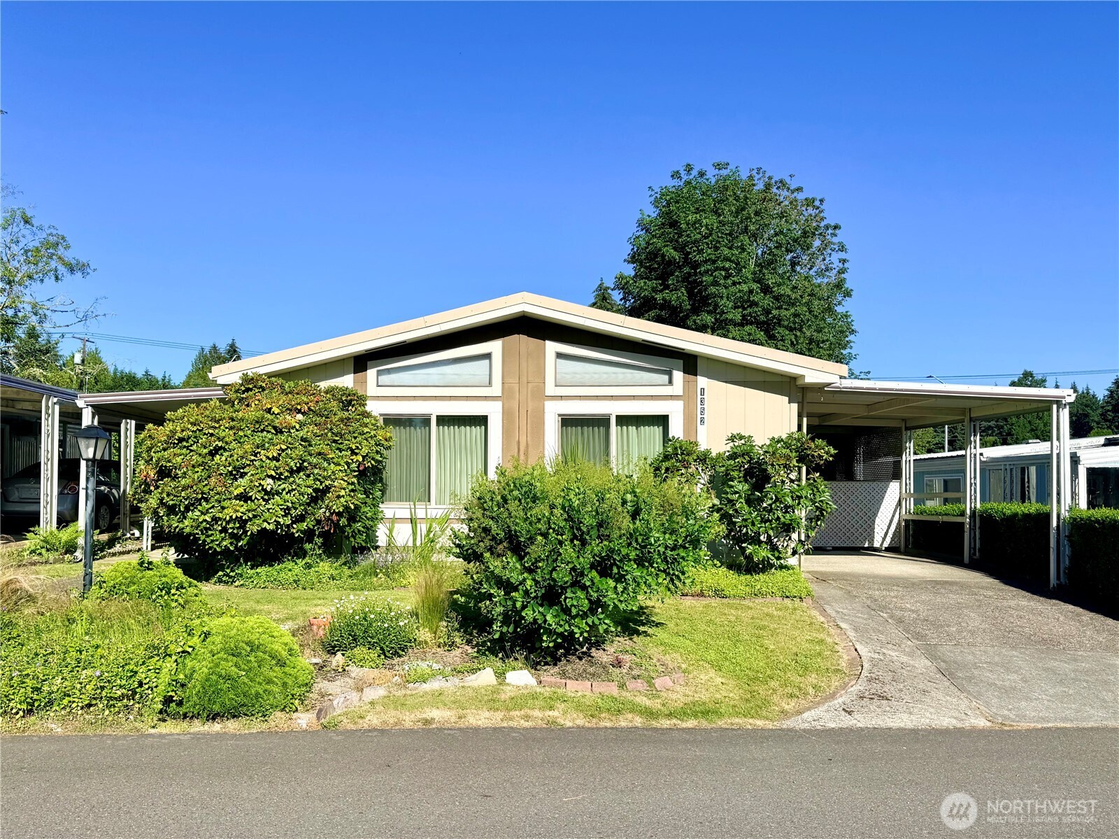 1352 Alonda Lane Property Photo 1