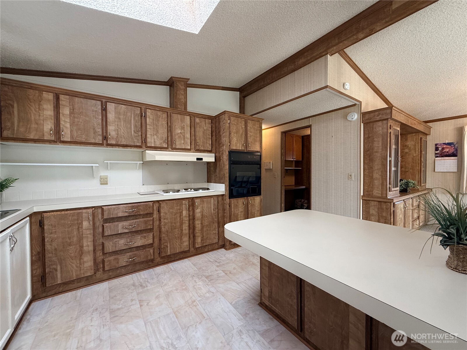 1352 Alonda Lane Property Photo 7