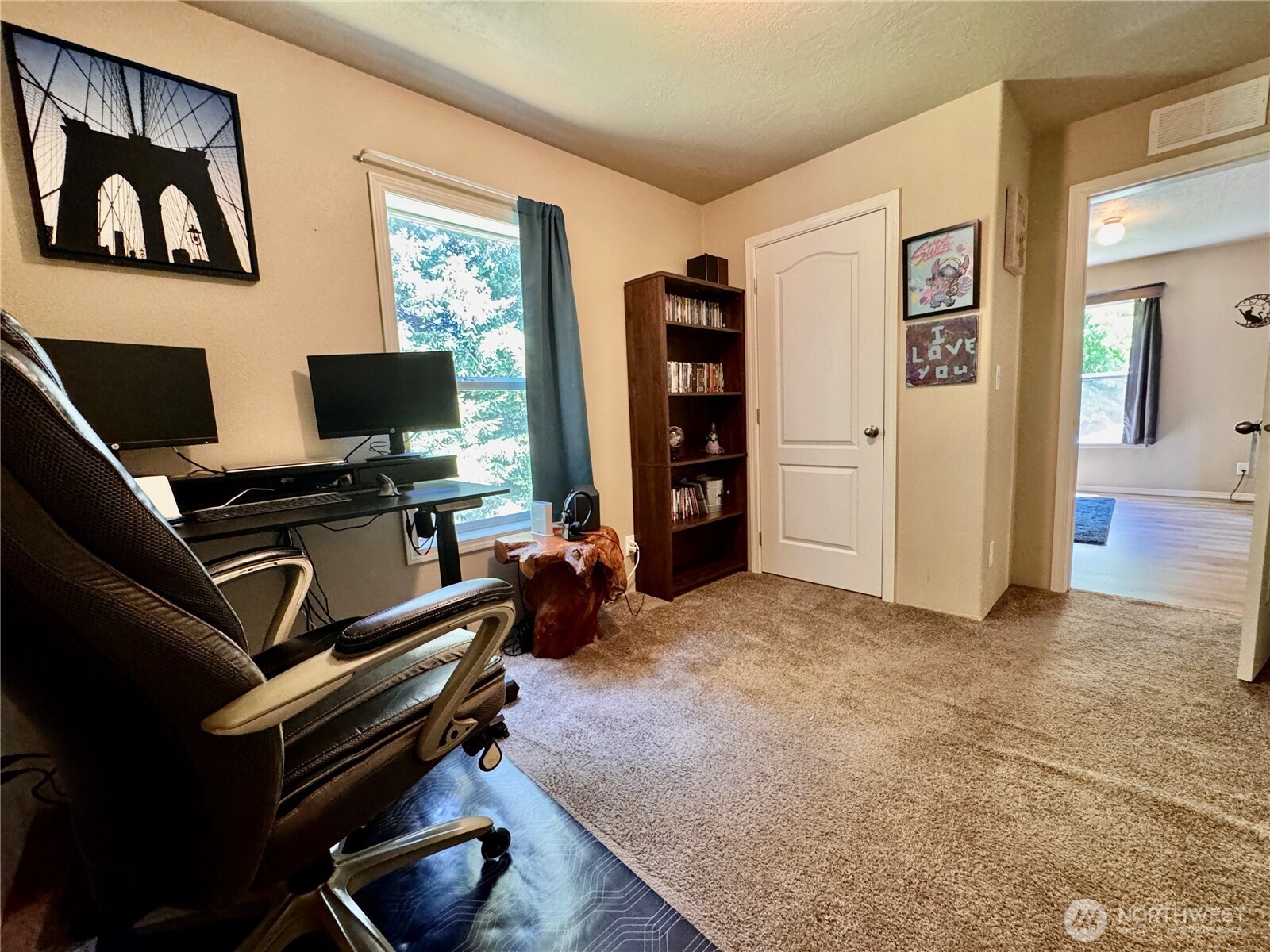 20 W Freedom Lane 1 Property Photo 14