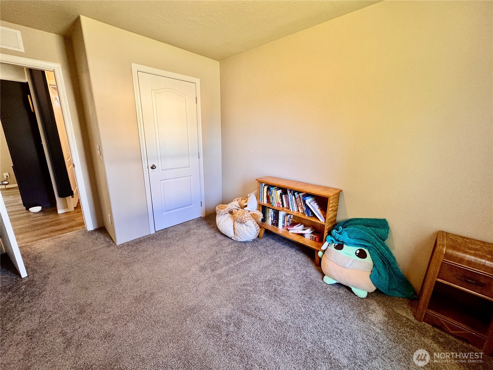 20 W Freedom Lane 1 Property Photo 17