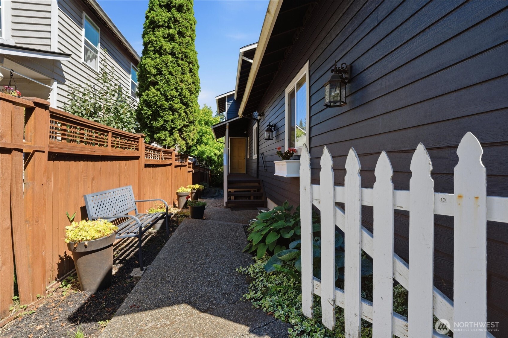 18656 4th Avenue Property Photo 2
