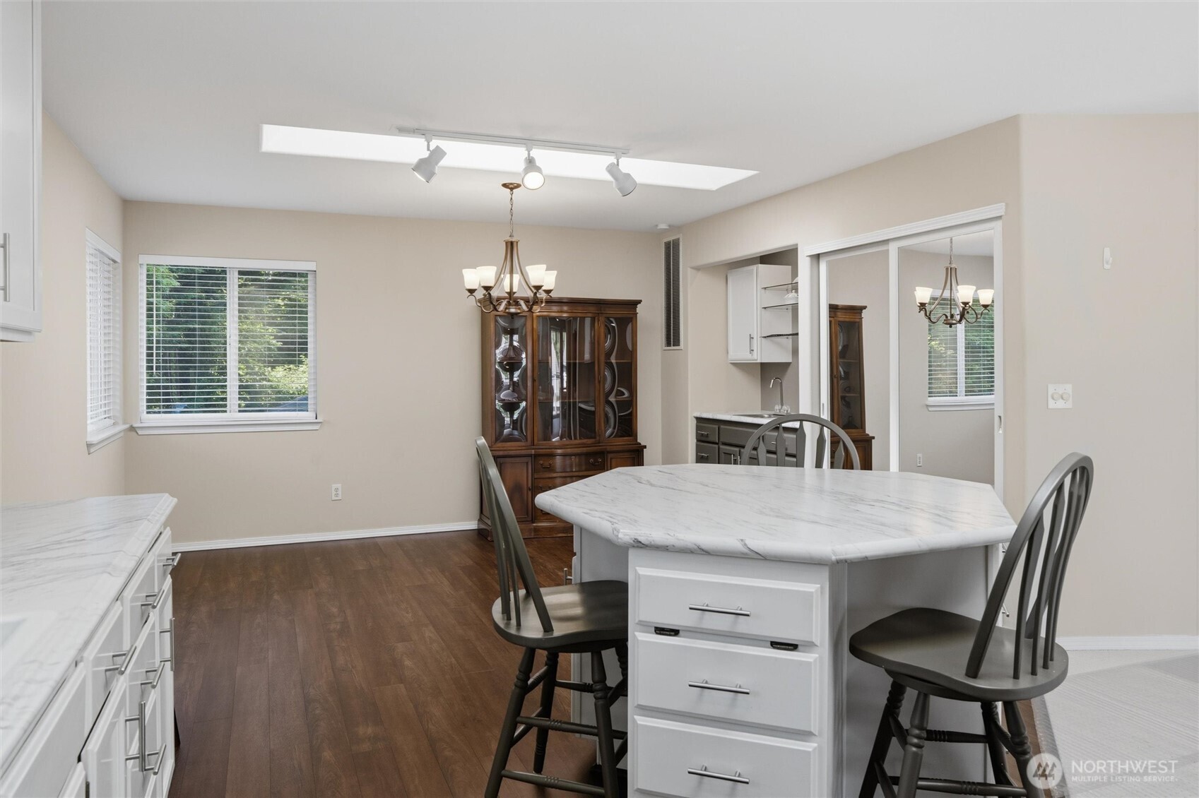 18656 4th Avenue Property Photo 8