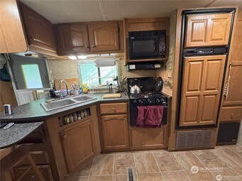 64225 Lookout Mountain Loop Property Photo 7