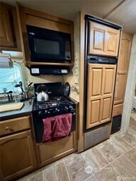 64225 Lookout Mountain Loop Property Photo 11