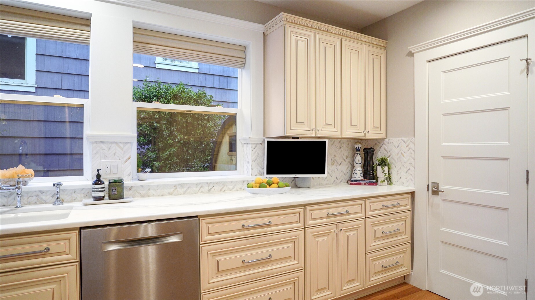 616 N K Street Property Photo 11