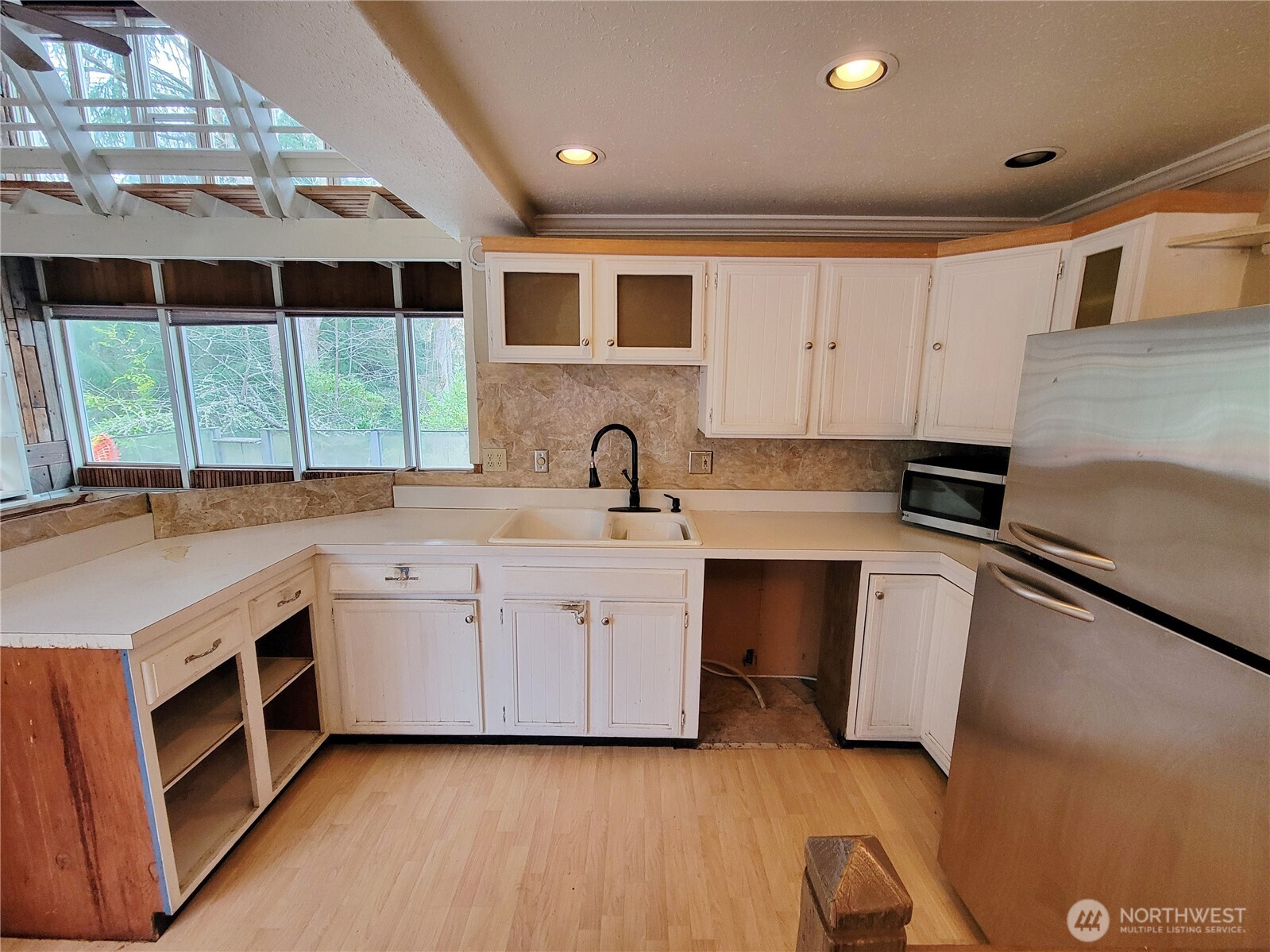 101 Fleet Drive Property Photo 2
