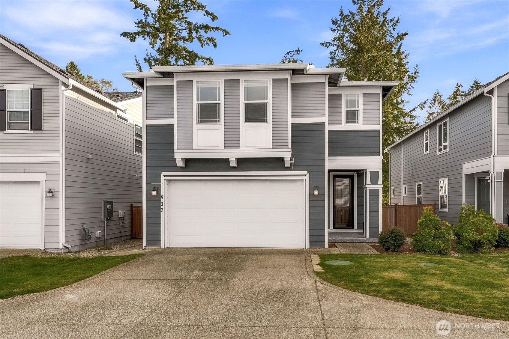 927 Vine Maple Street Property Photo 1