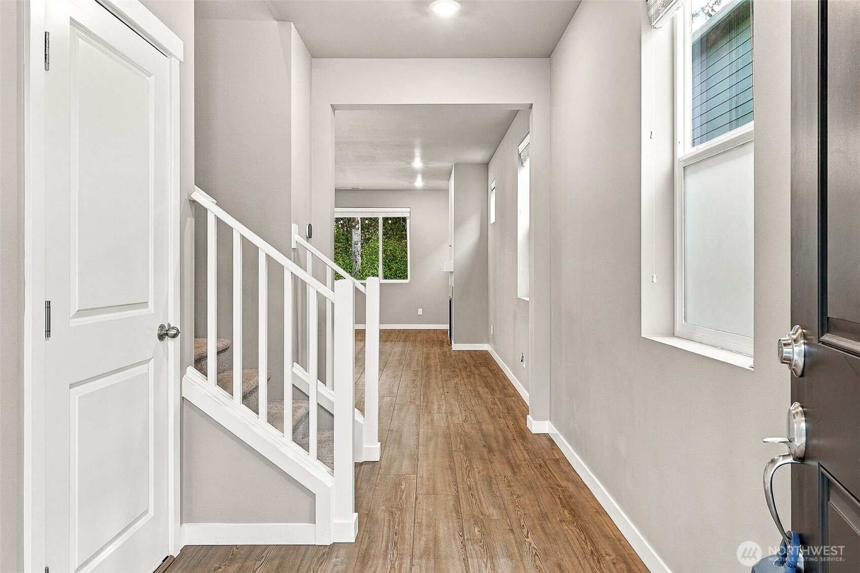 927 Vine Maple Street Property Photo 2