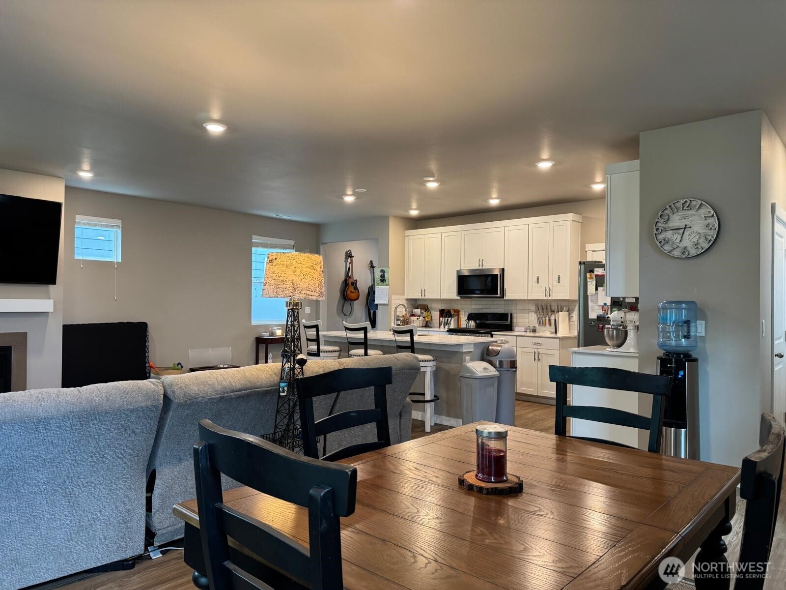 927 Vine Maple Street Property Photo 4