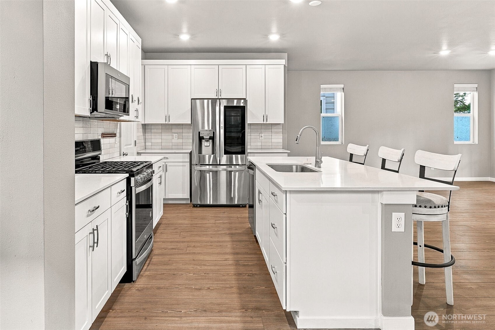 927 Vine Maple Street Property Photo 4