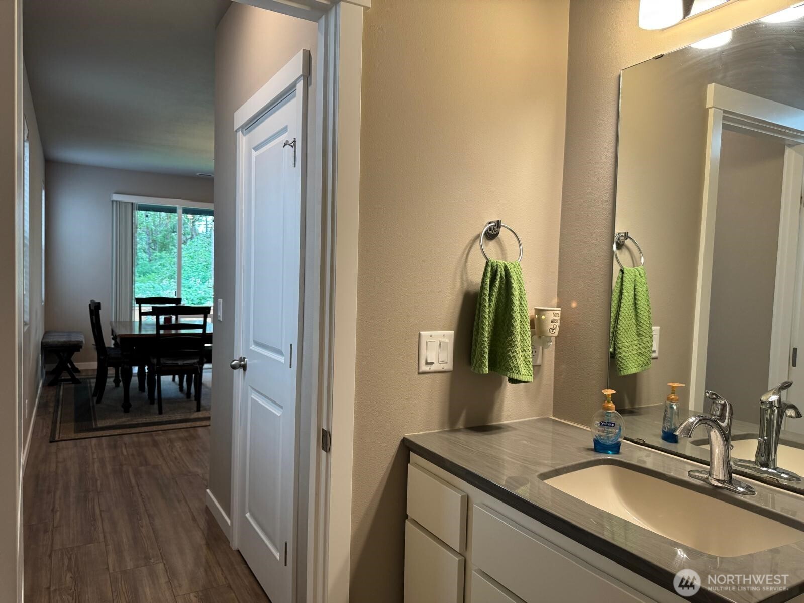 927 Vine Maple Street Property Photo 8