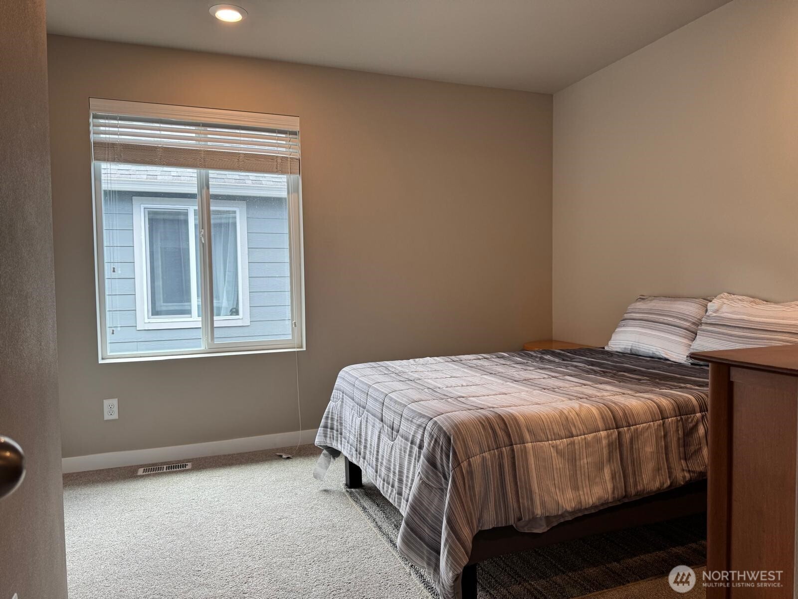 927 Vine Maple Street Property Photo 12