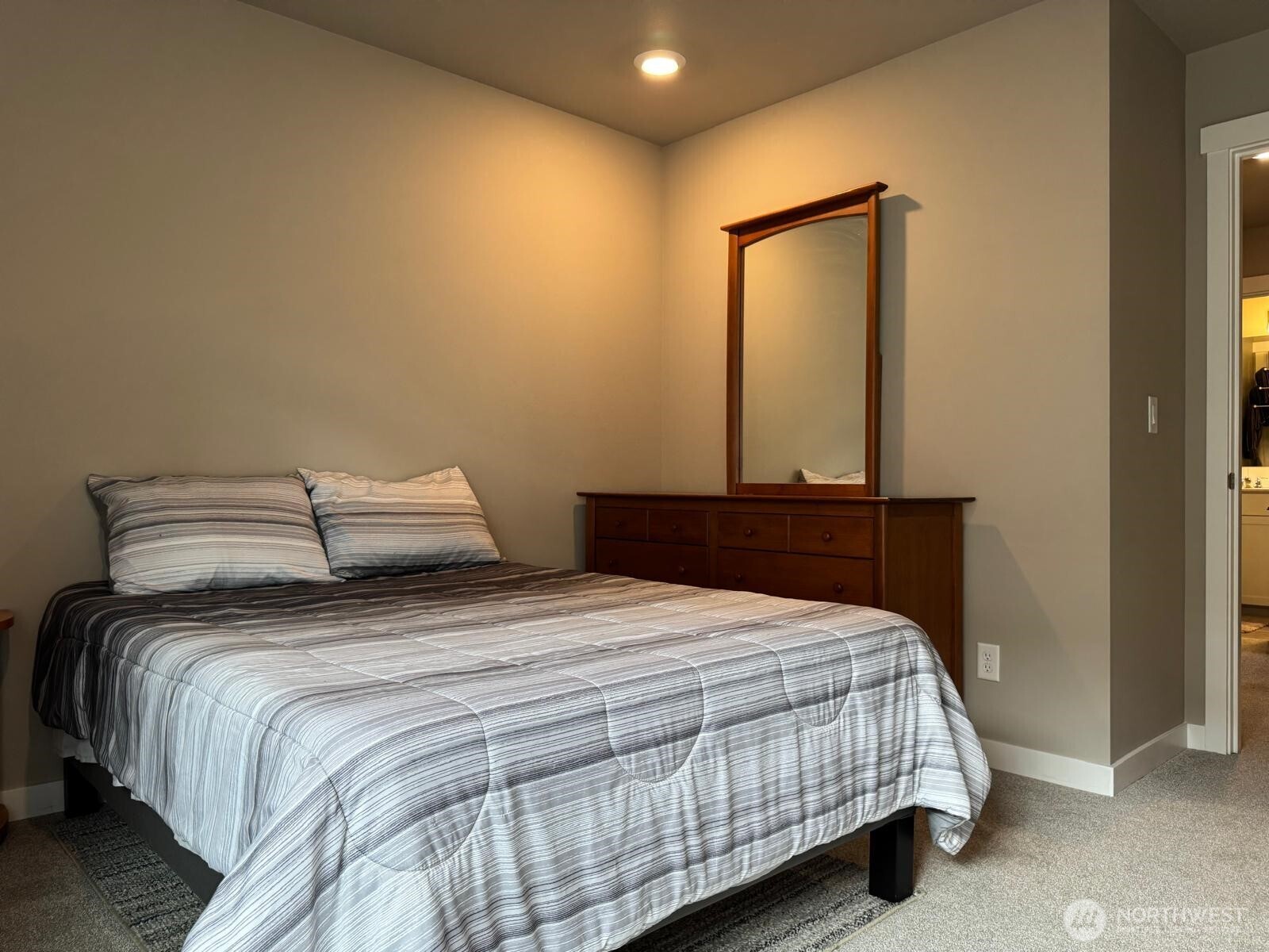 927 Vine Maple Street Property Photo 13