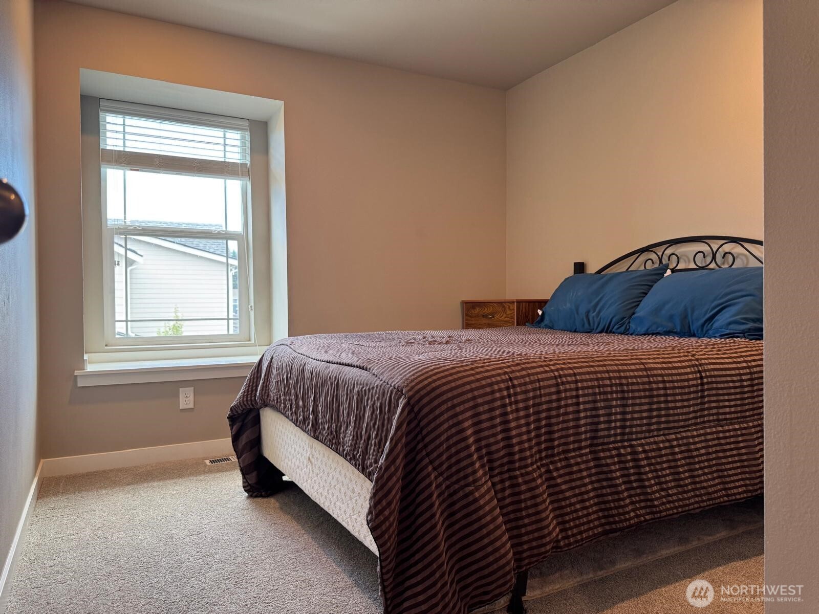927 Vine Maple Street Property Photo 16