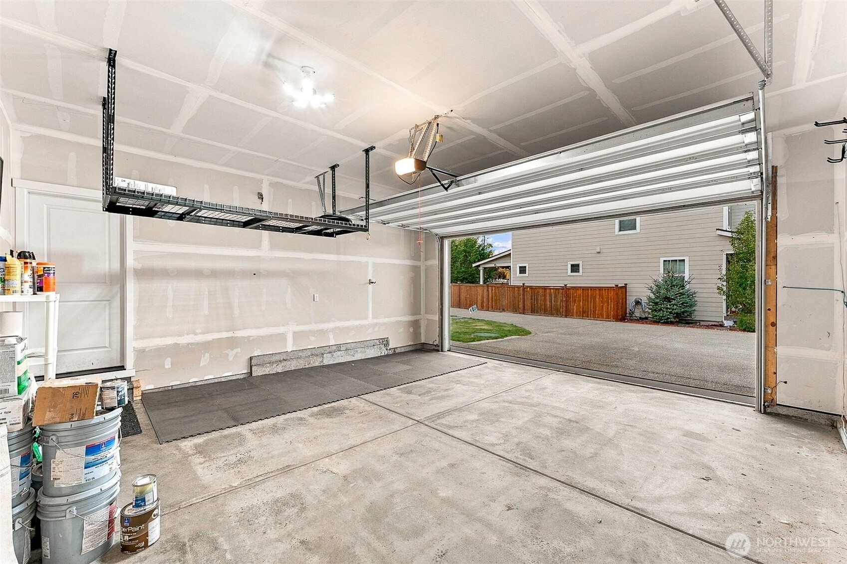927 Vine Maple Street Property Photo 26