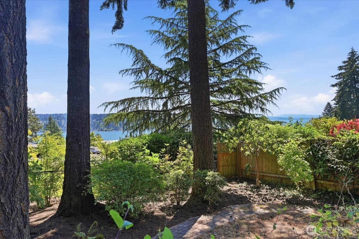 15804 35th Avenue Property Photo 6