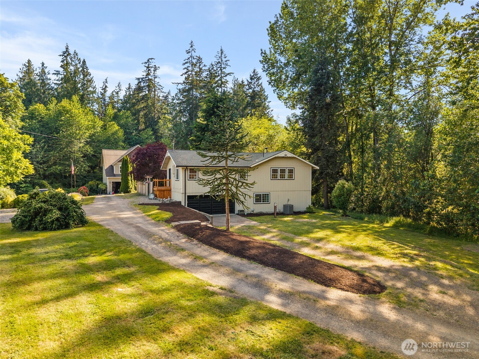 395 Nw Blomster Way Property Photo 1