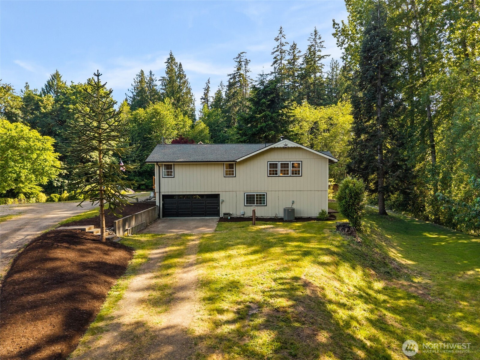 395 Nw Blomster Way Property Photo 2