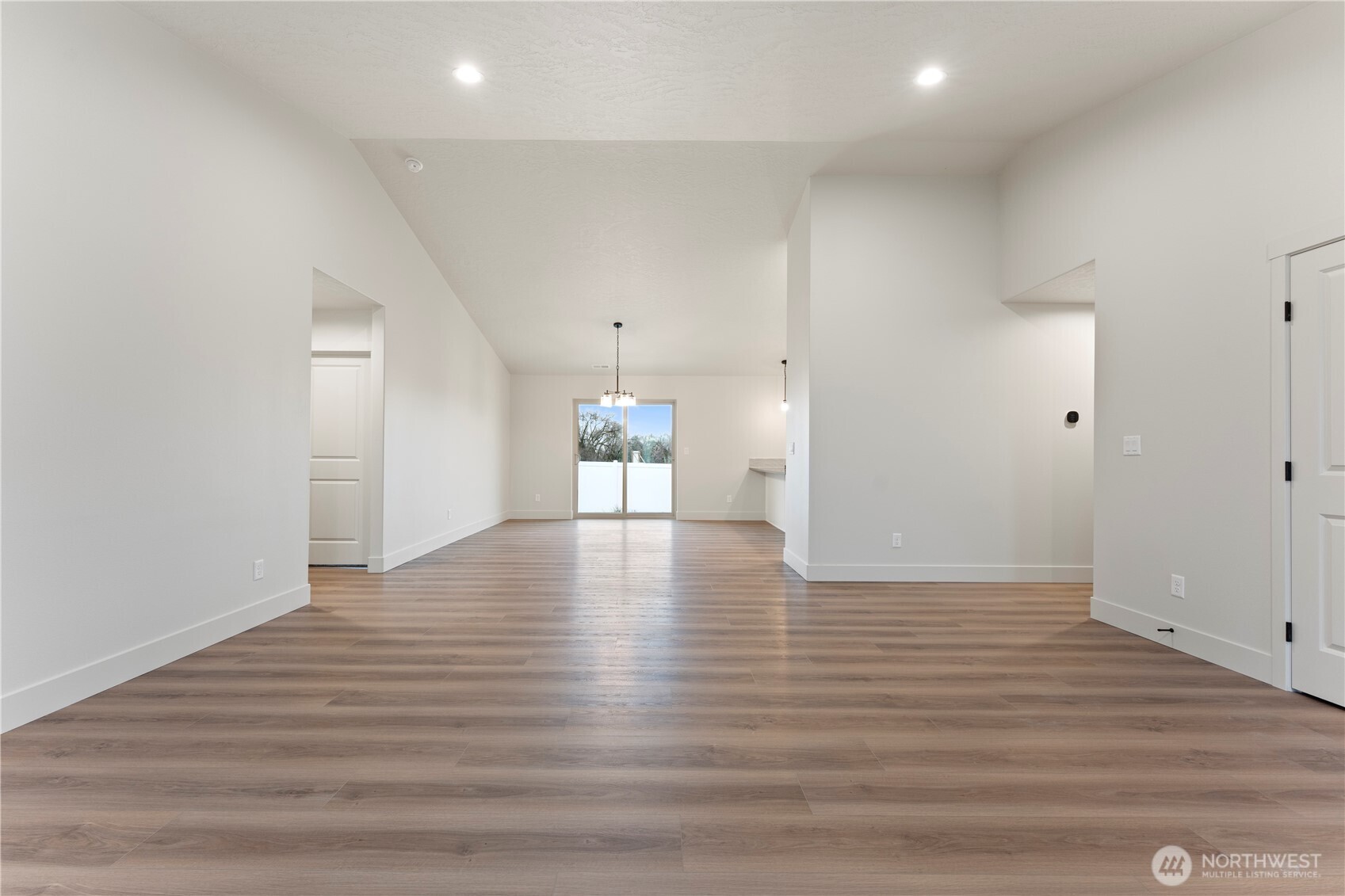4215 W Sandy Court Property Photo 3