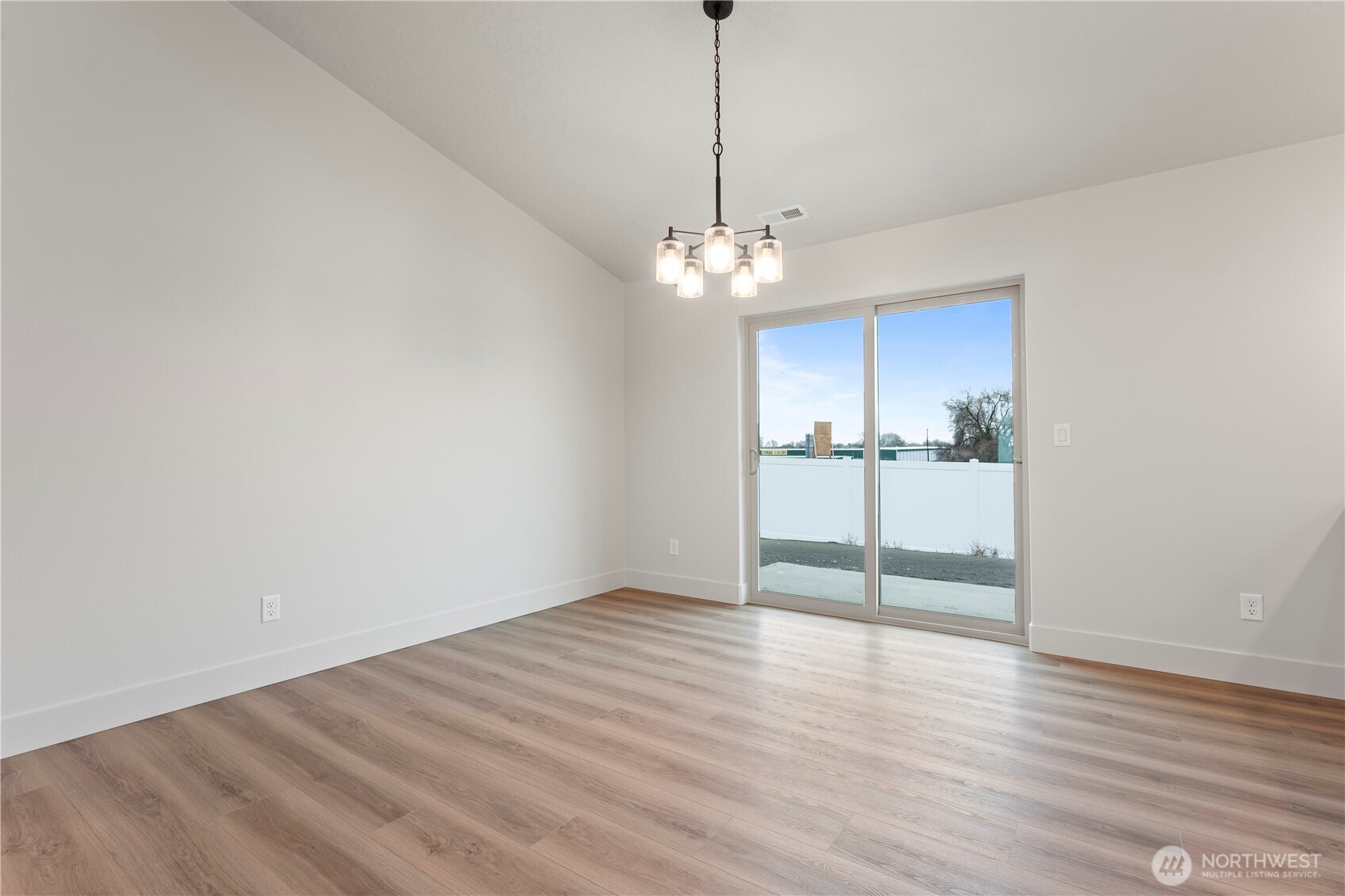 4215 W Sandy Court Property Photo 6