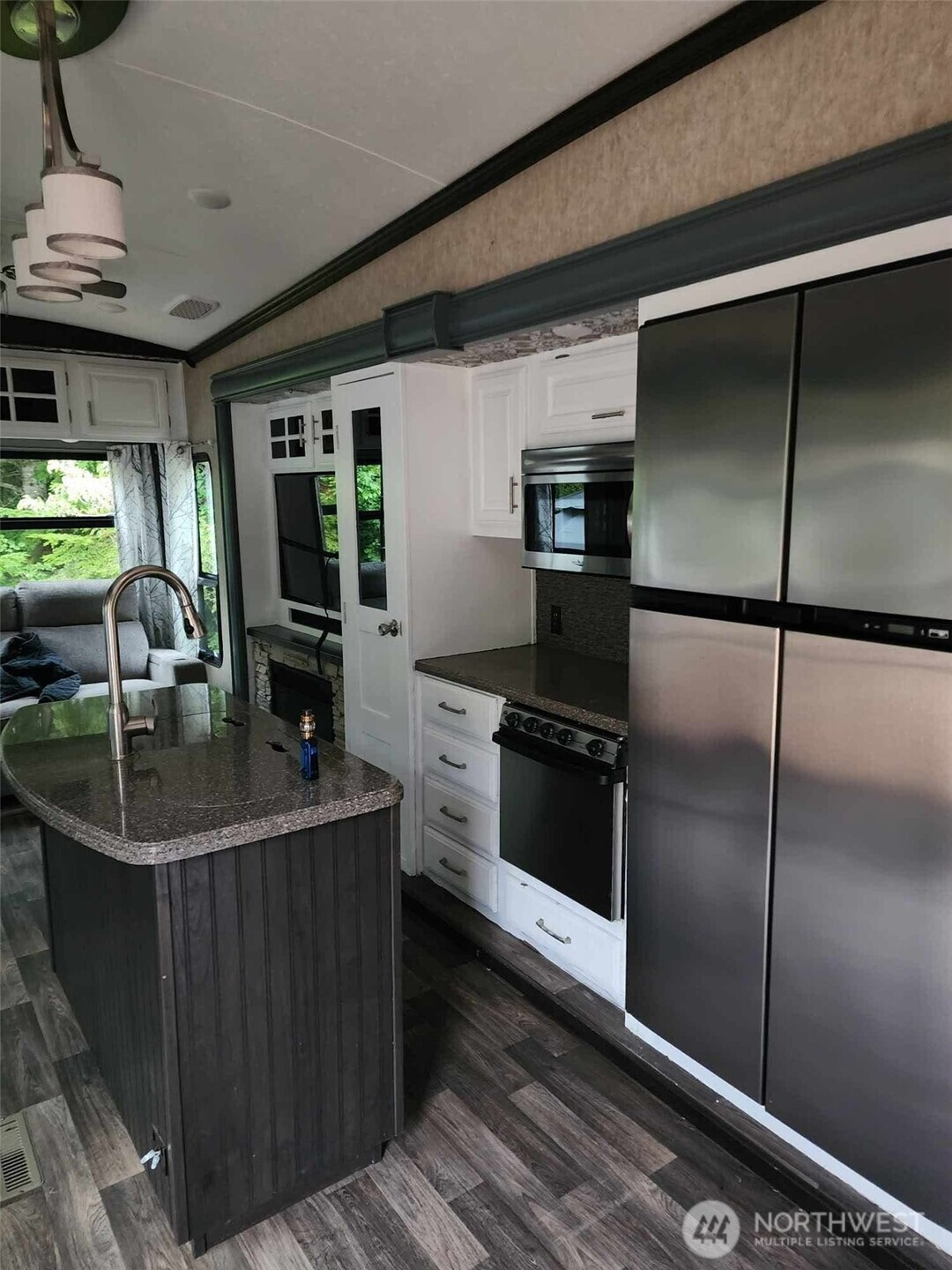 71 E Lakeshore Drive Property Photo 19