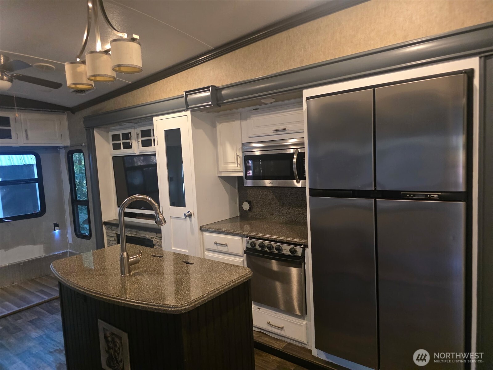 71 E Lakeshore Drive Property Photo 21