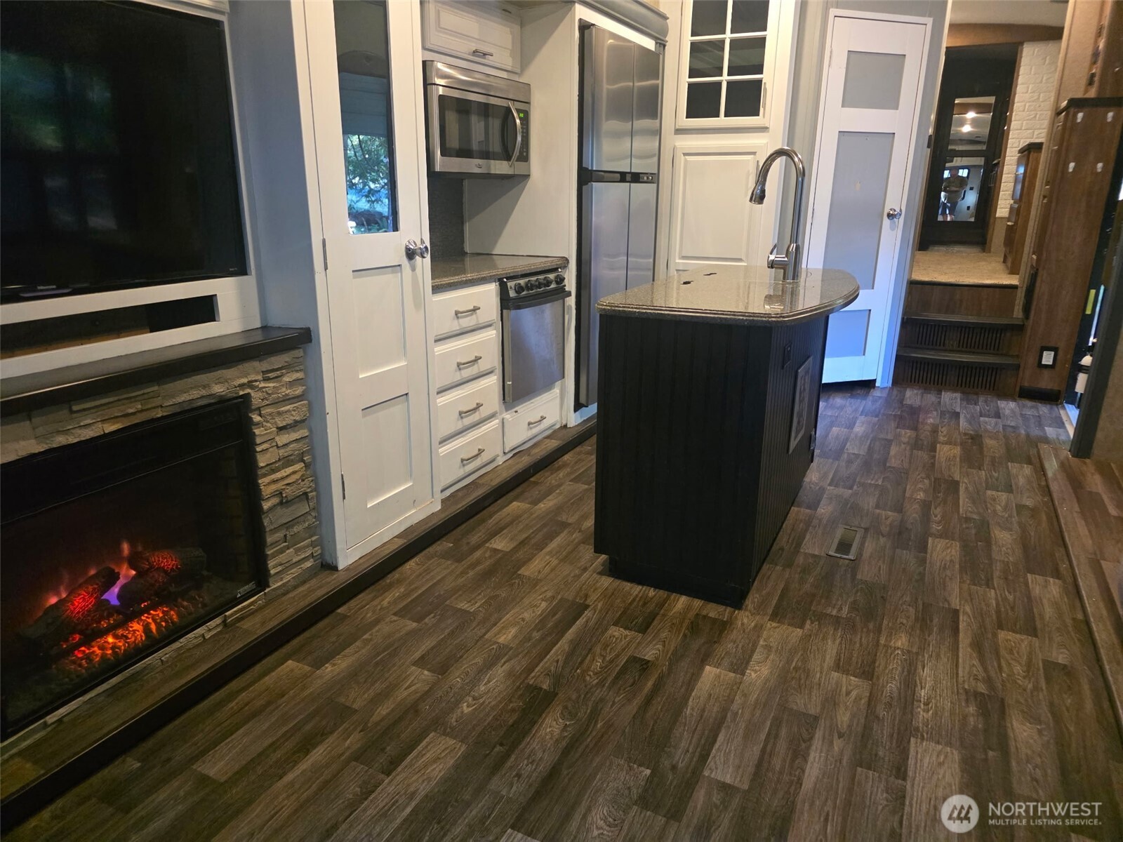 71 E Lakeshore Drive Property Photo 22