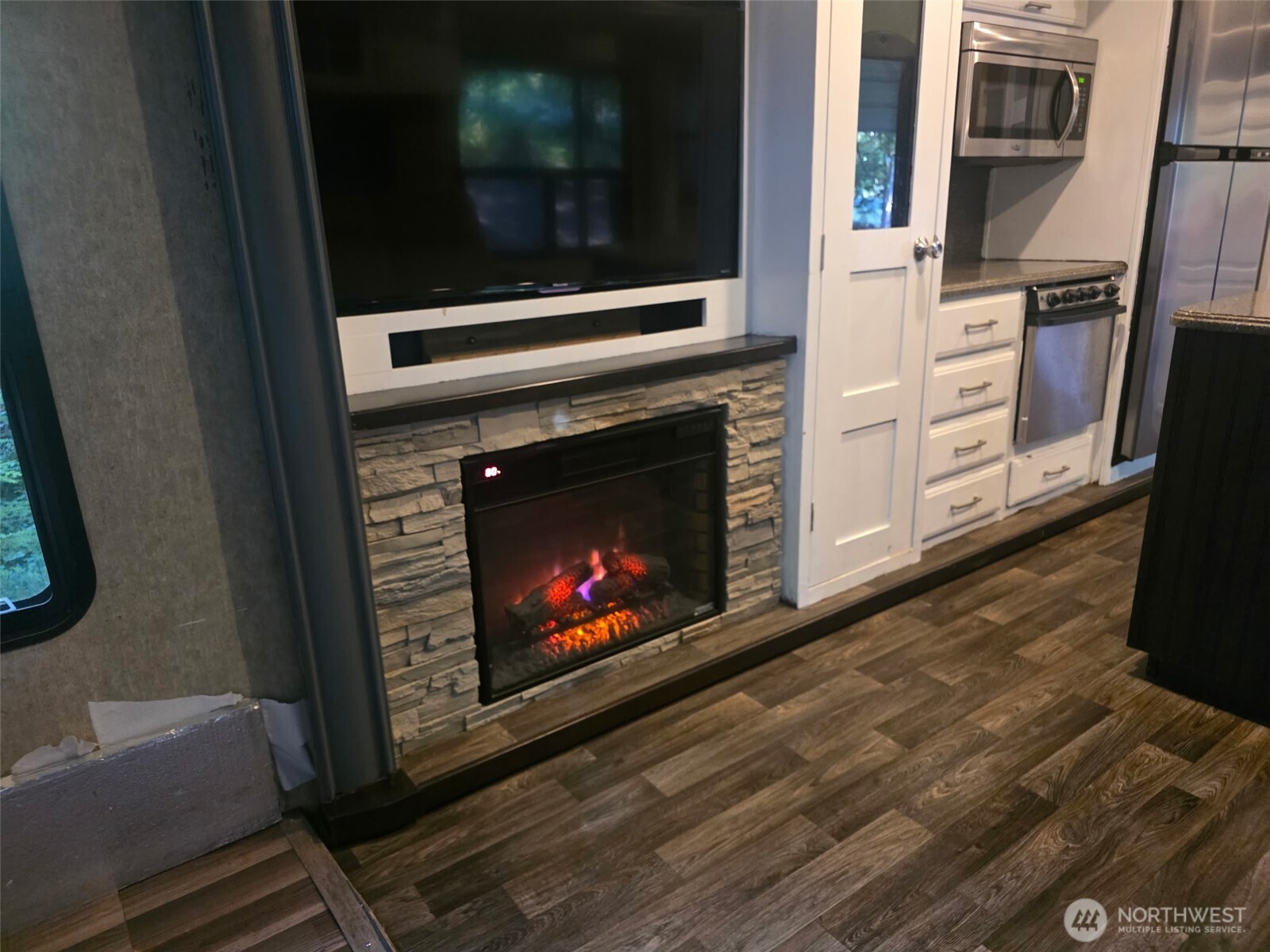 71 E Lakeshore Drive Property Photo 23