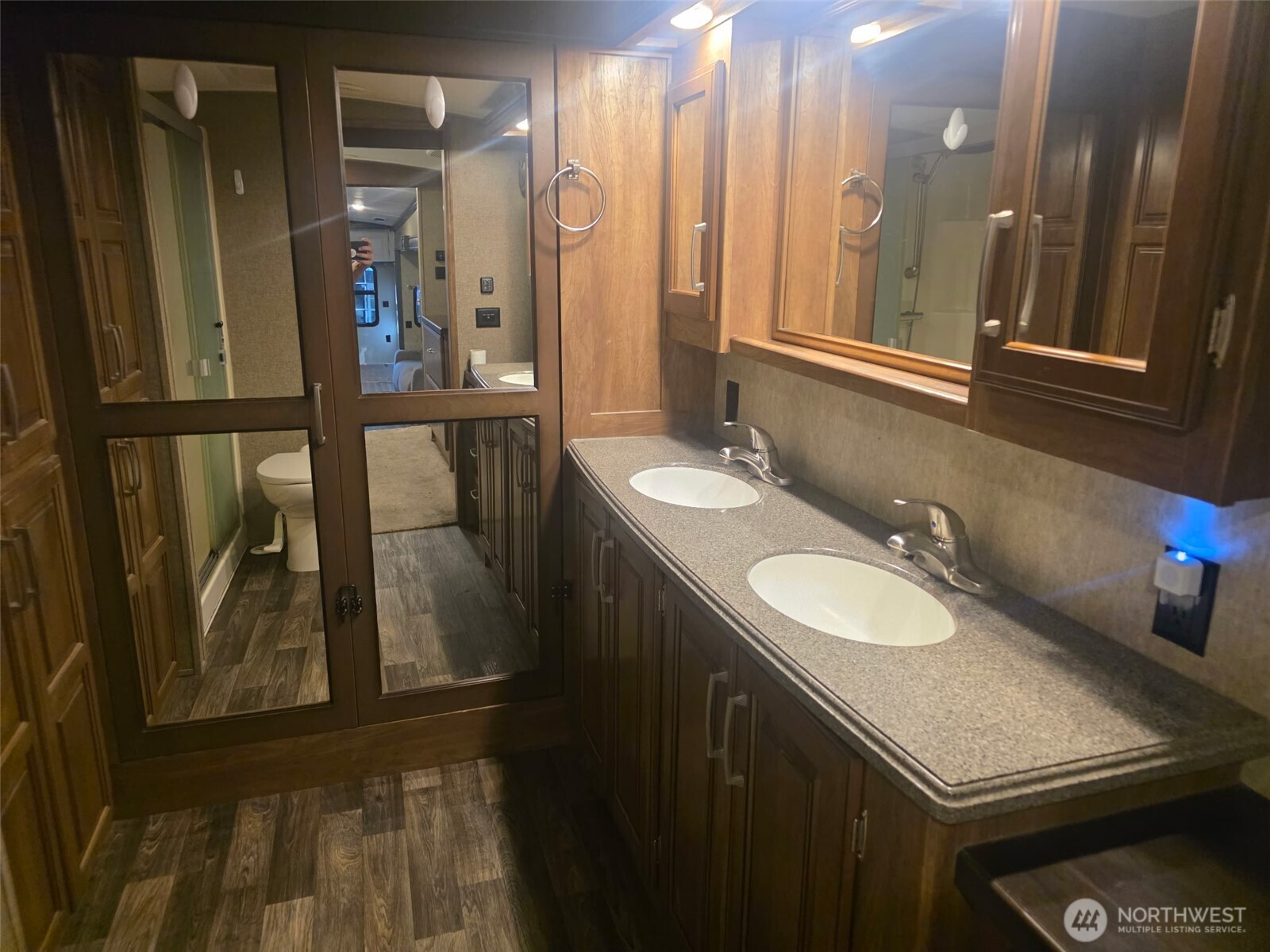 71 E Lakeshore Drive Property Photo 27