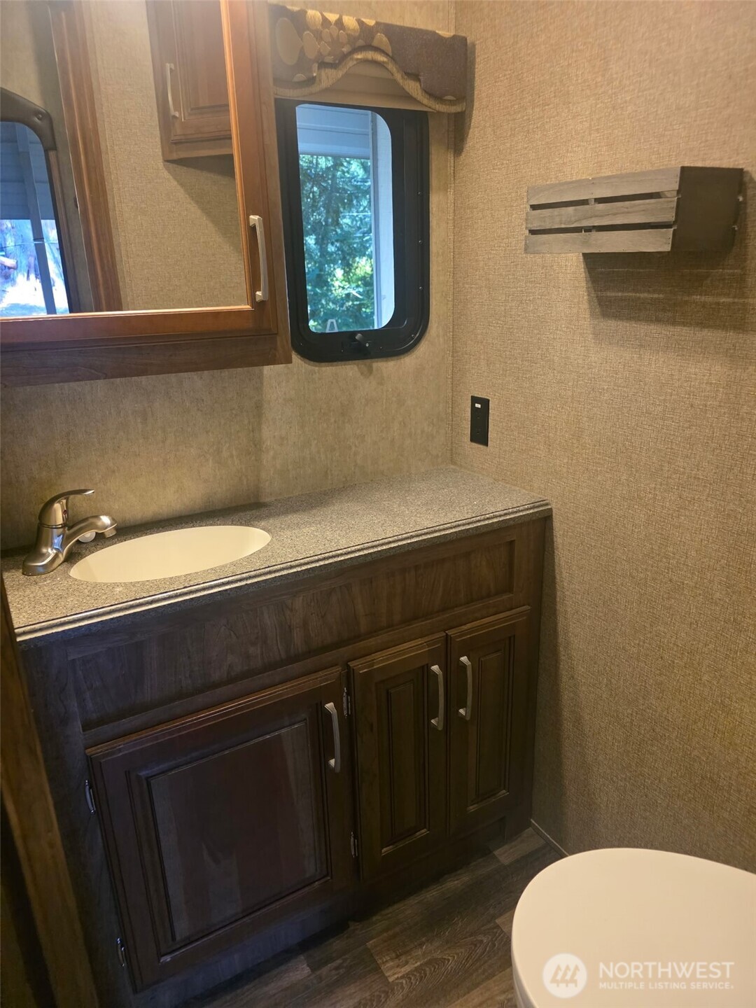 71 E Lakeshore Drive Property Photo 29