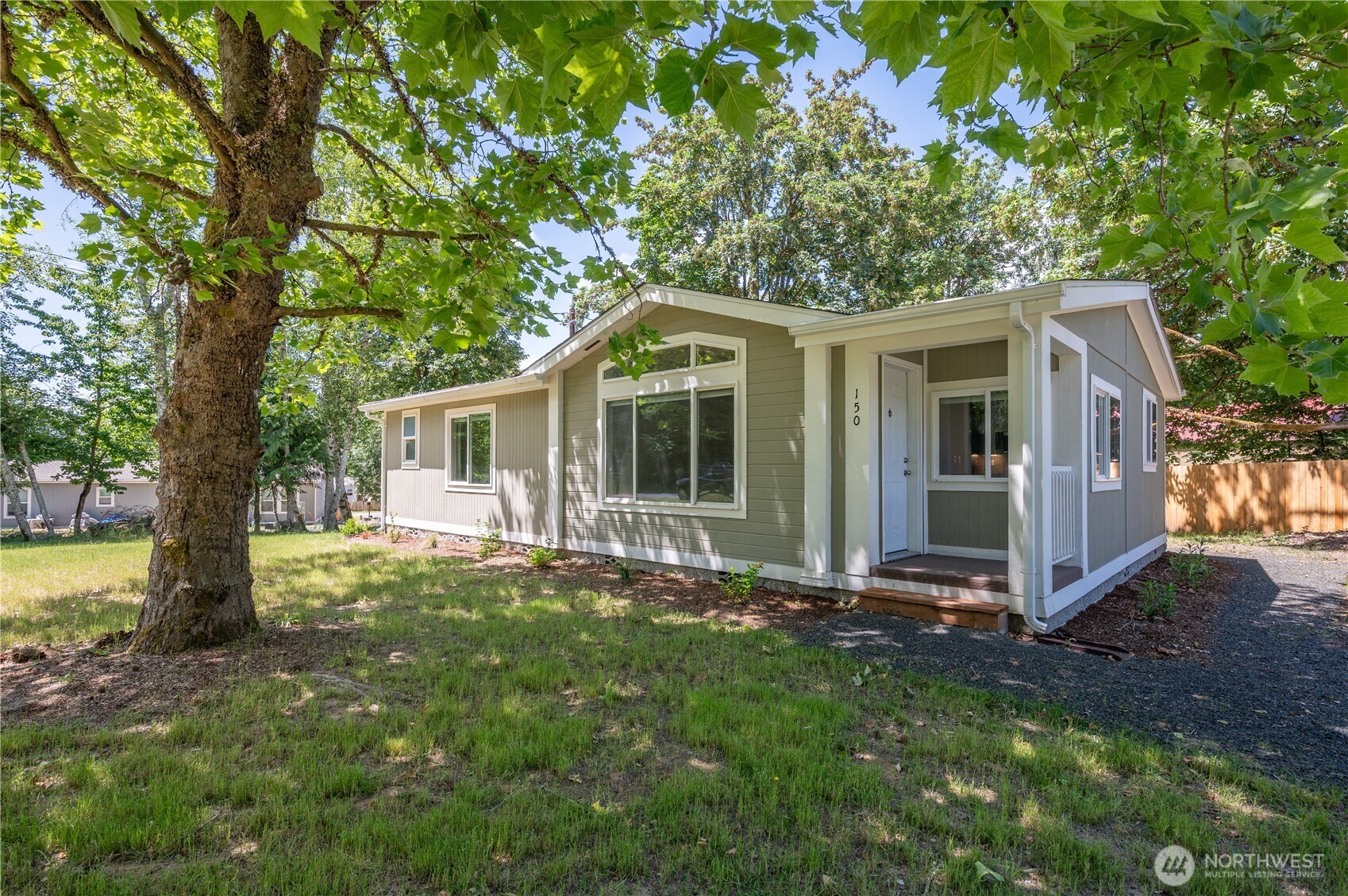 150 E Kingston Way Property Photo 1