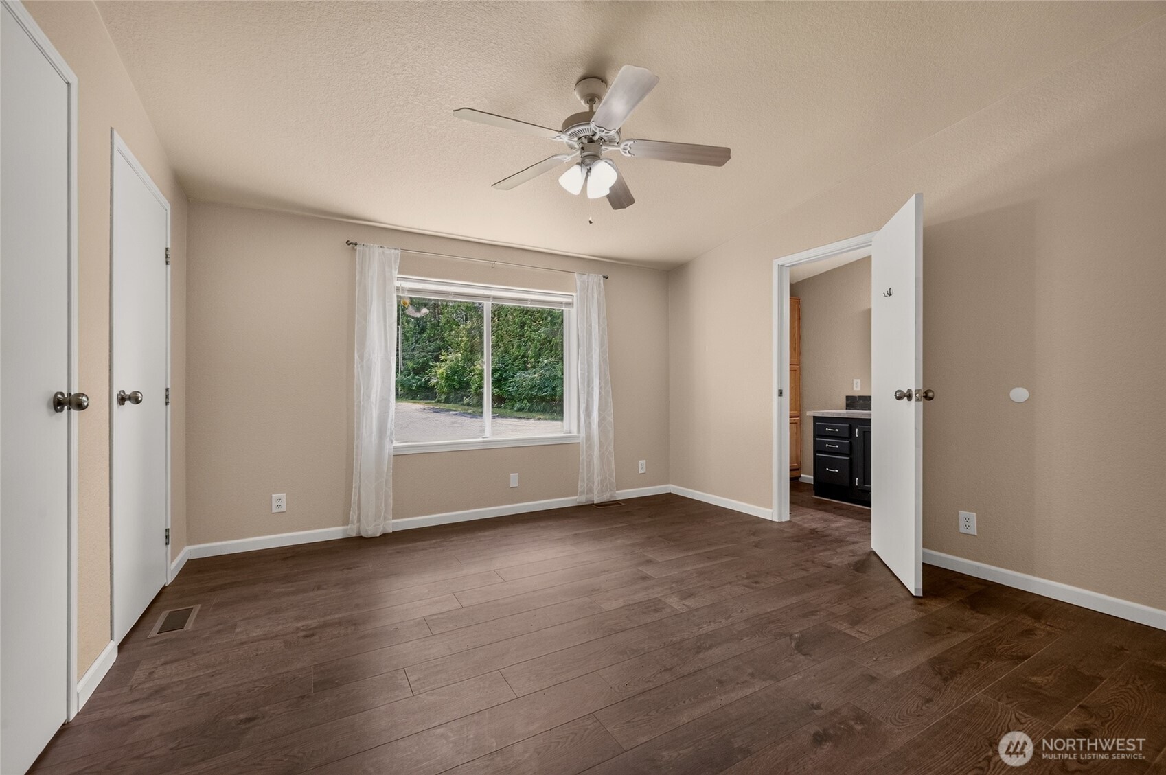 150 E Kingston Way Property Photo 15