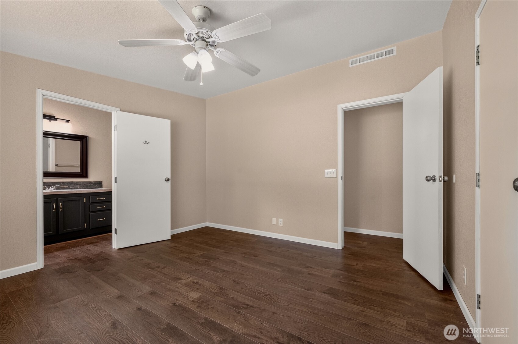 150 E Kingston Way Property Photo 16