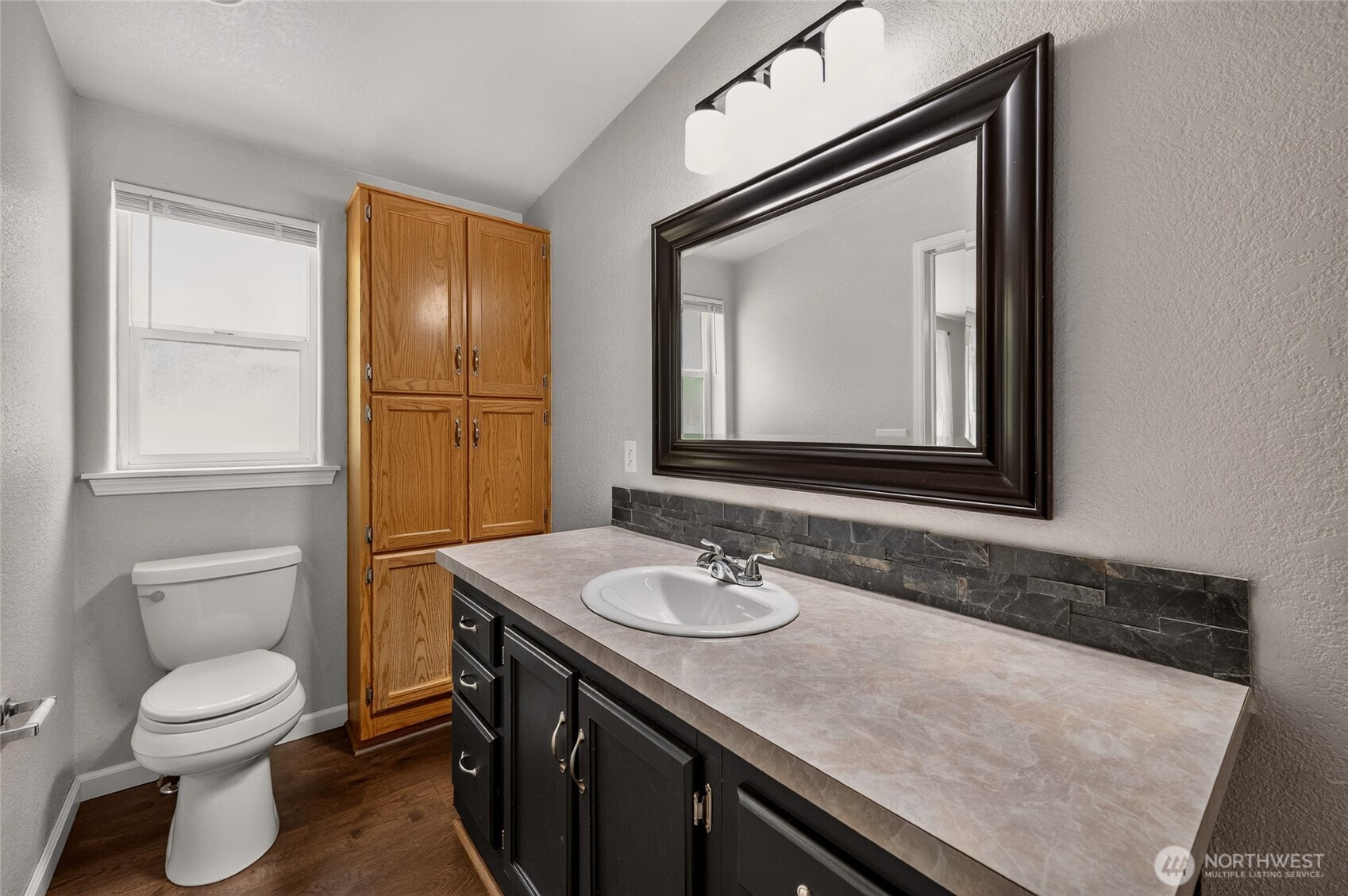 150 E Kingston Way Property Photo 17