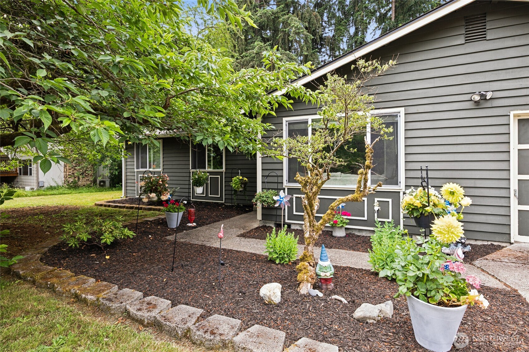 8915 Quinault Drive Property Photo 5