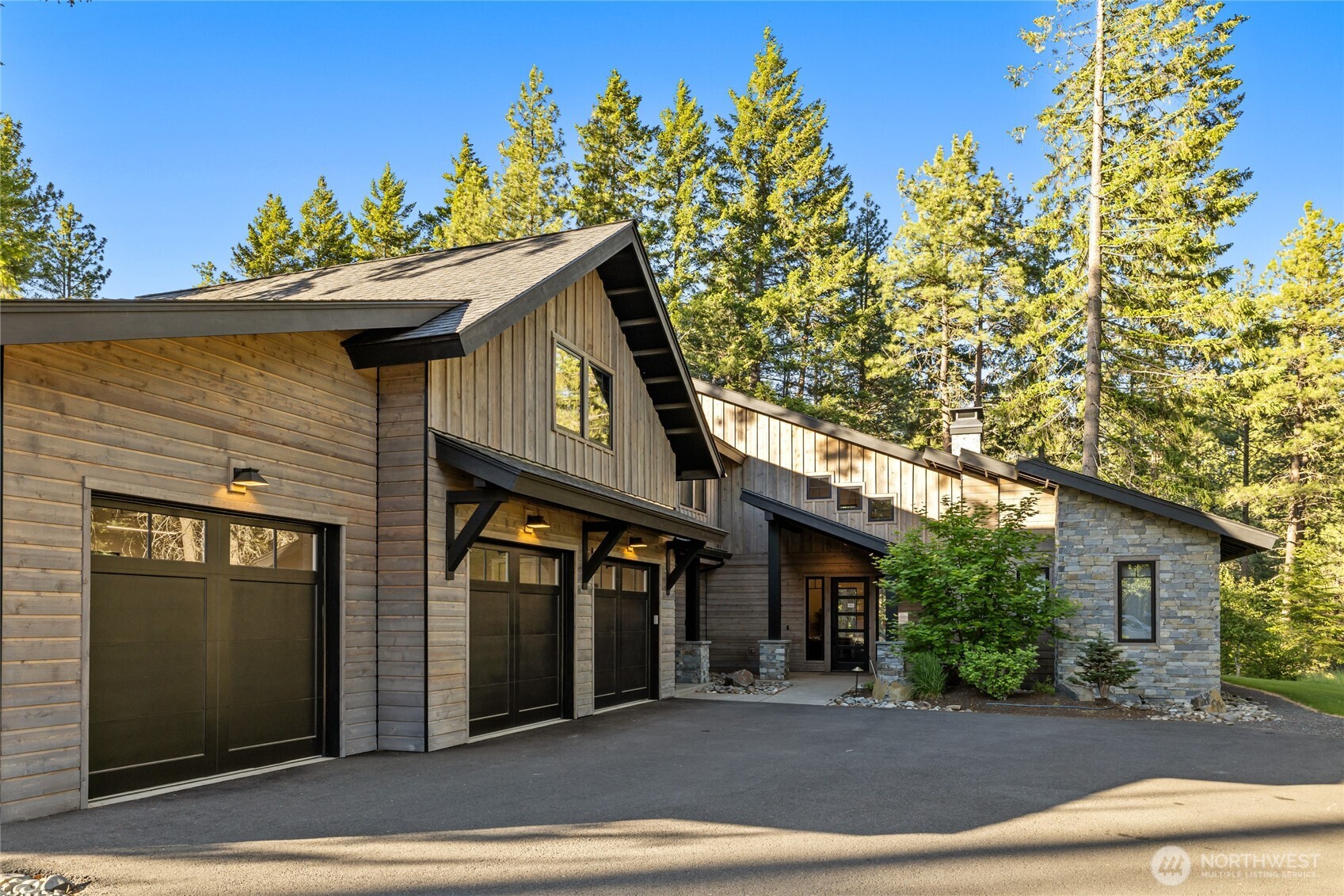 1280 Kokanee Loop Property Photo 1