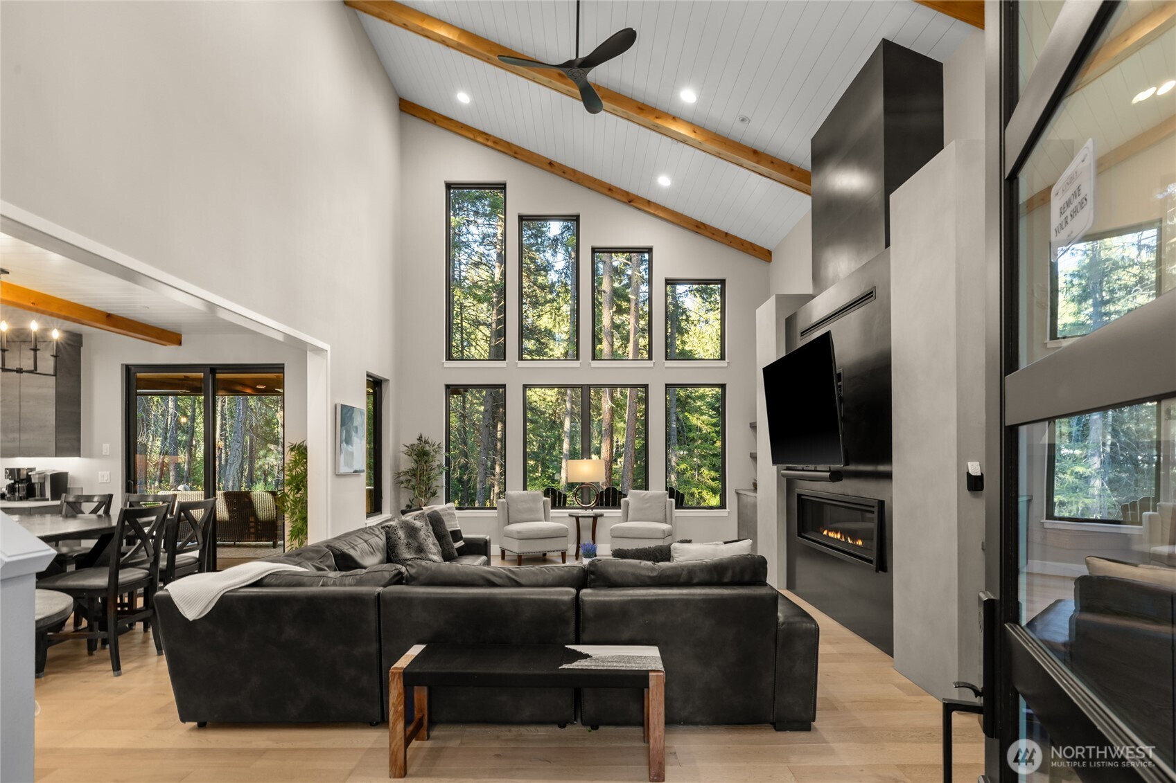 1280 Kokanee Loop Property Photo 3