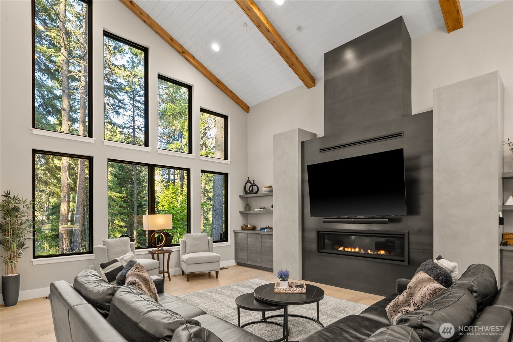 1280 Kokanee Loop Property Photo 4