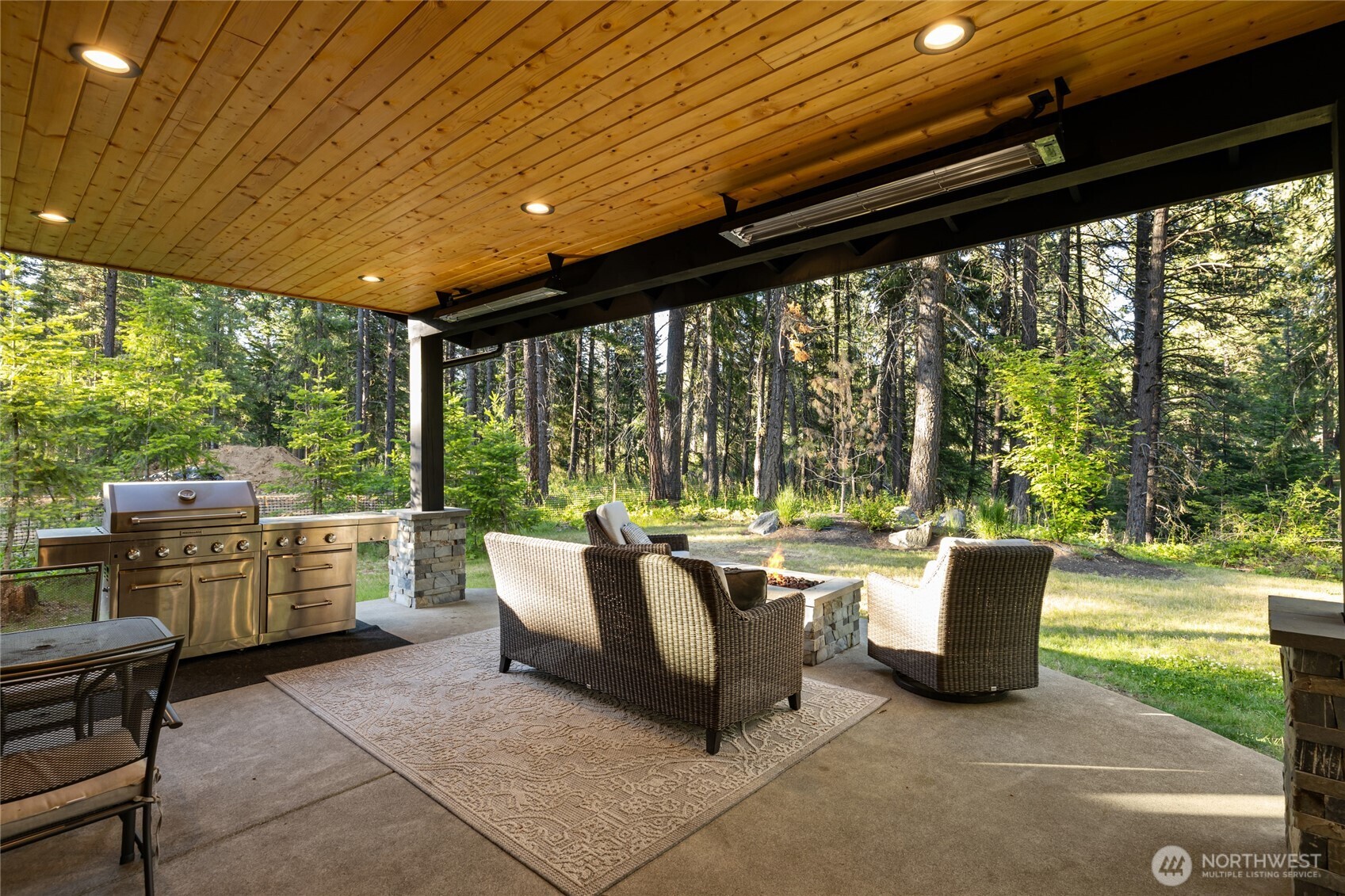 1280 Kokanee Loop Property Photo 13