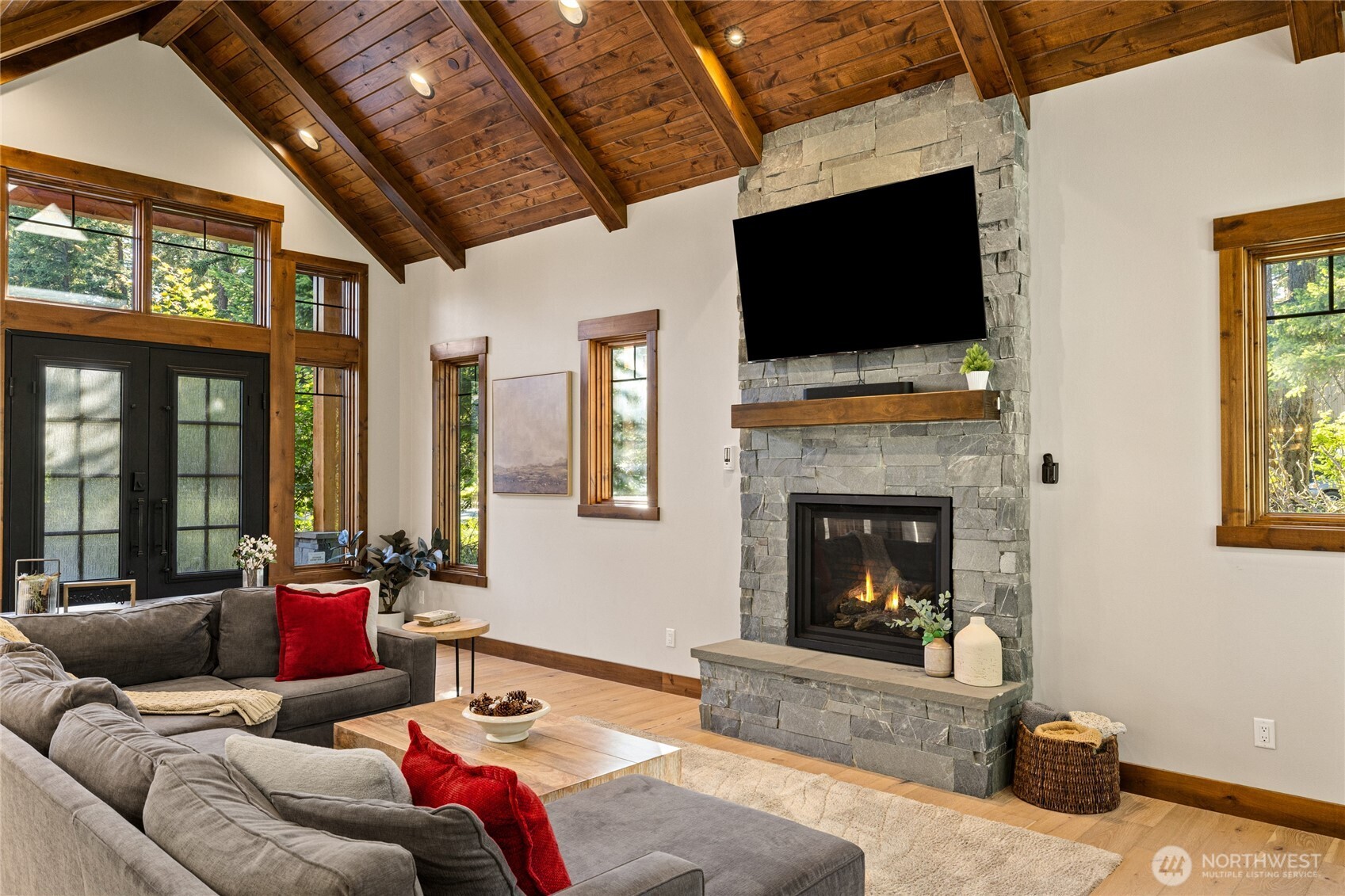 1230 Kokanee Loop Property Photo 8