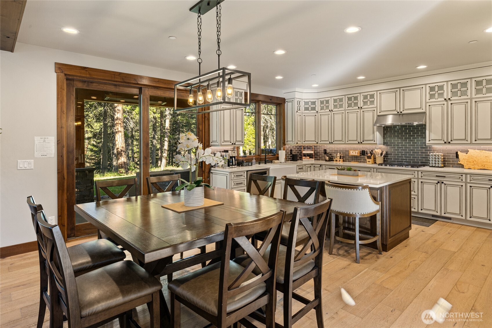 1230 Kokanee Loop Property Photo 9