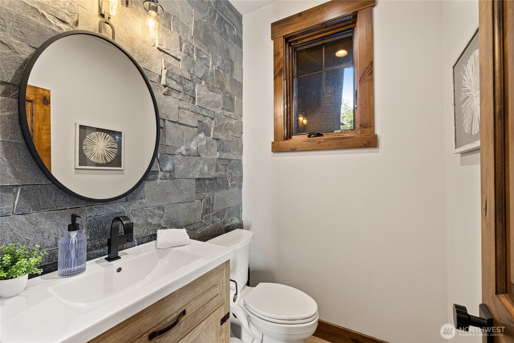 1230 Kokanee Loop Property Photo 19