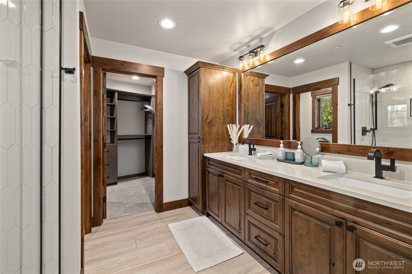 1230 Kokanee Loop Property Photo 34
