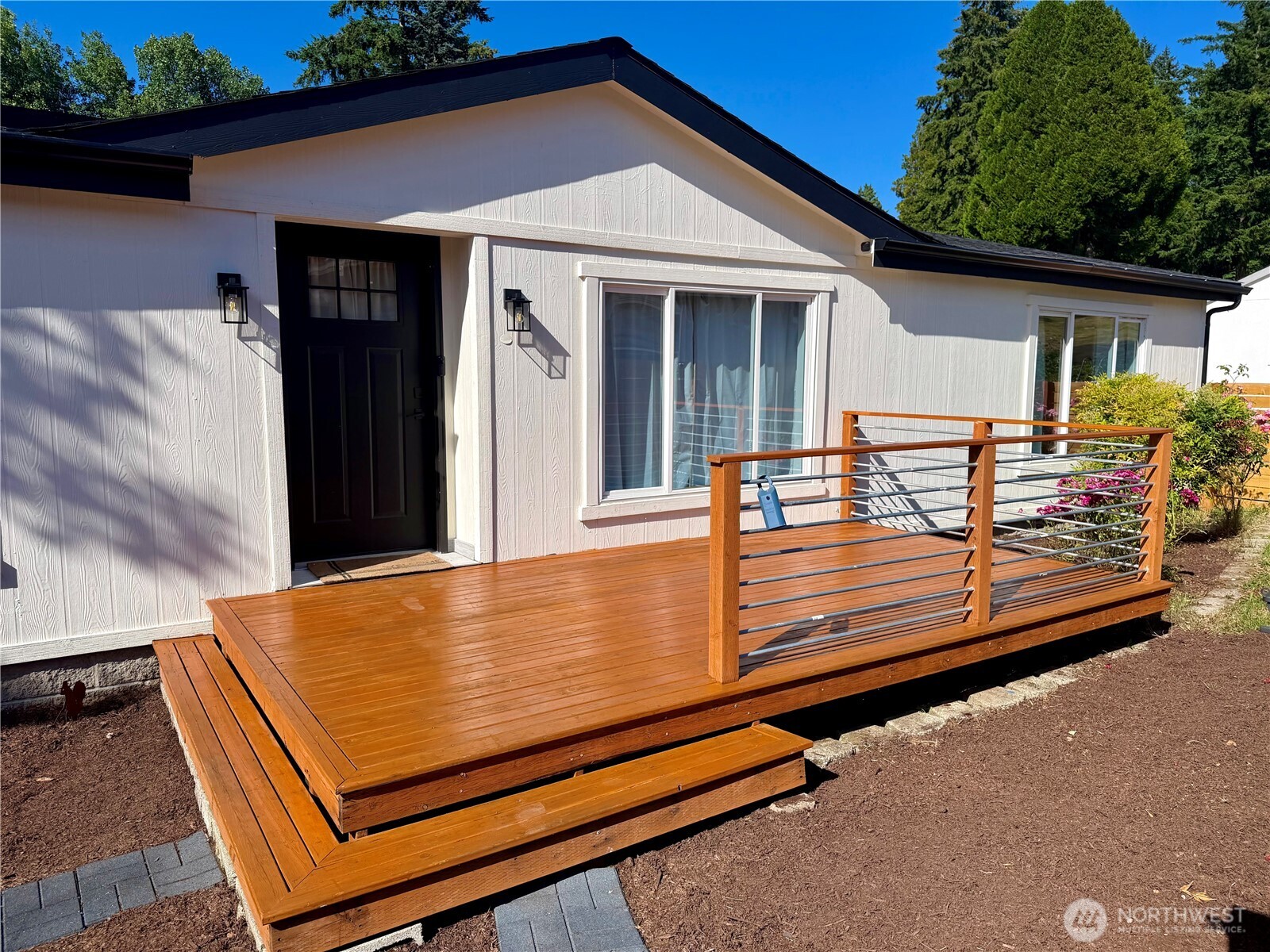 1314 Whitney Avenue Property Photo 2