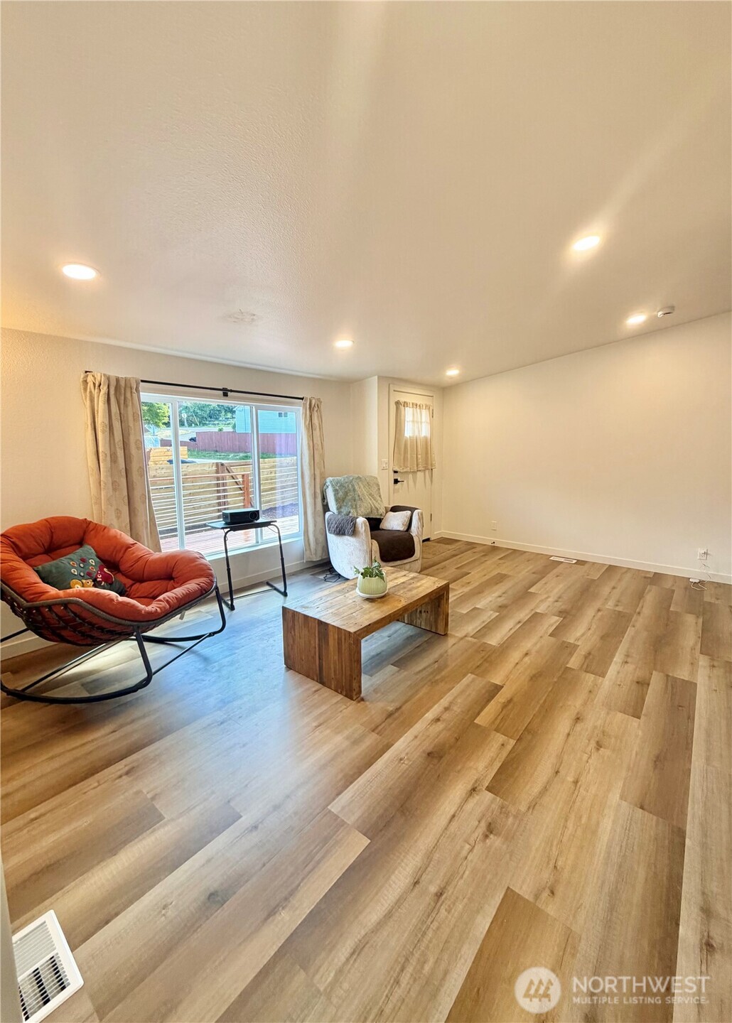 1314 Whitney Avenue Property Photo 4